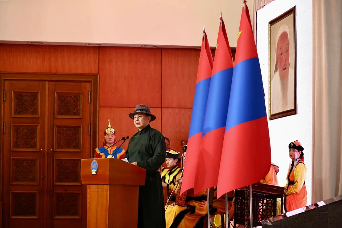 蒙古国总统乌胡那·呼日勒苏和在颁发“成吉思汗”勋章时的讲话