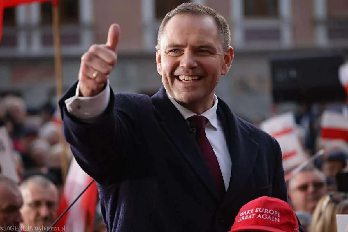 Польш улс Коммунист намыг албан ёсоор хориглолоо