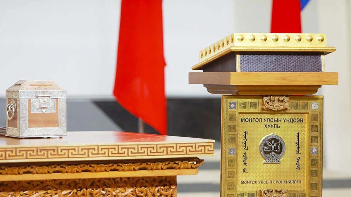 “Давхар дээл”-ийн маргаан, сургамж