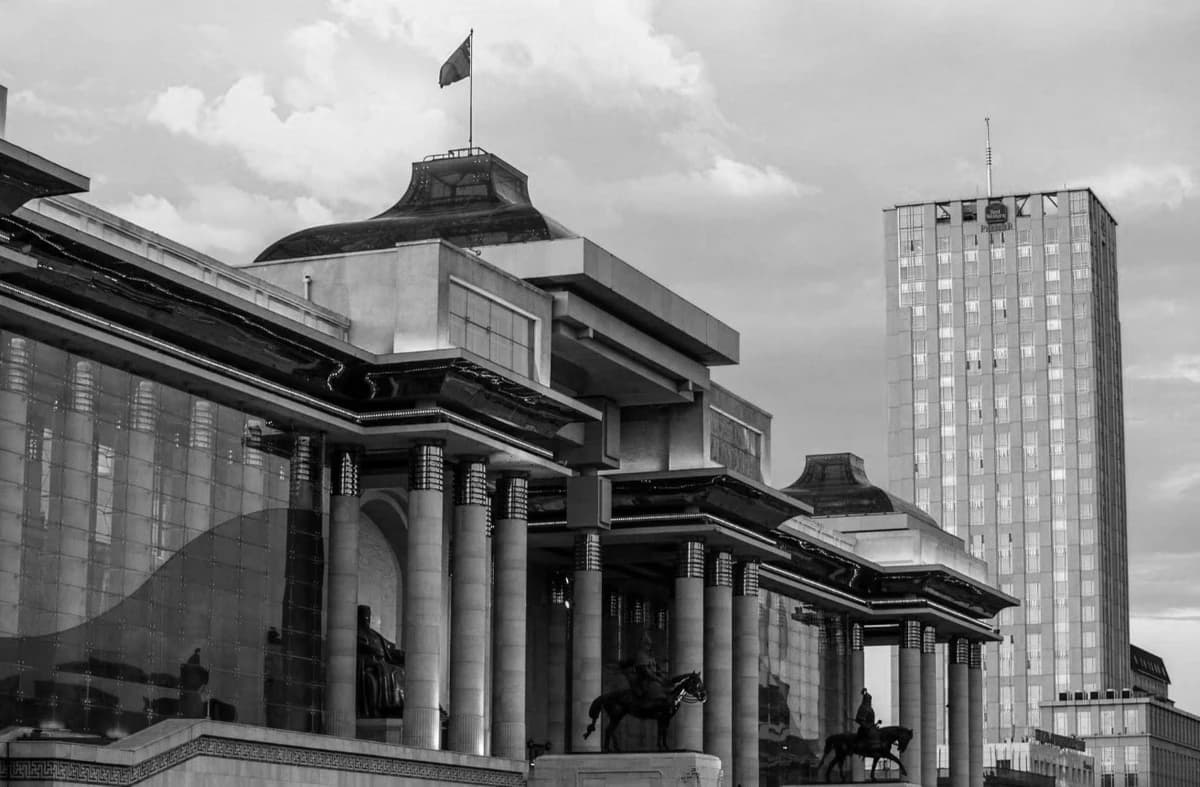 Улс төрийг чи сонирхохгүй бол УЛСТӨРЧИД ЧАМААС ХУЛГАЙЛНА!