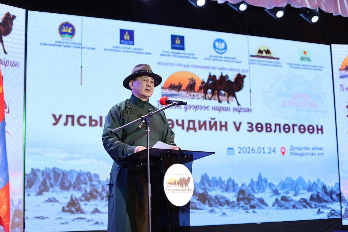 乌·呼日勒苏赫出席第五届全国骆驼牧民节