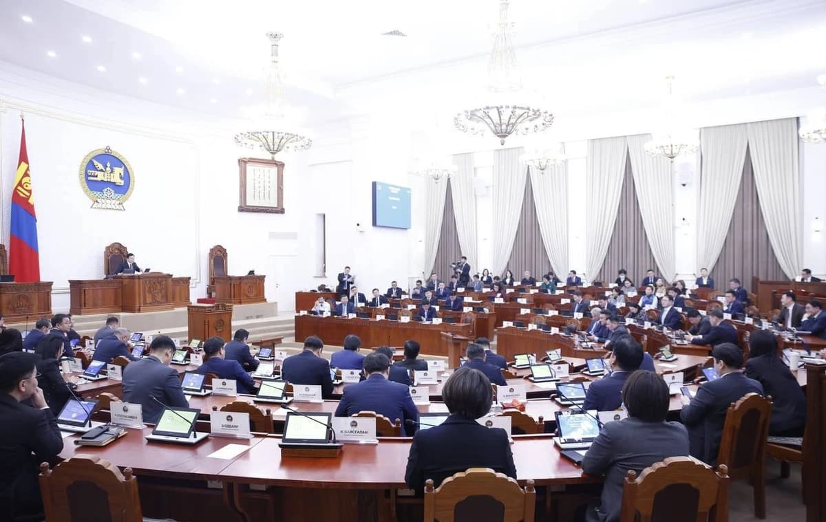 Парламент дахь эмэгтэйчүүд: Квот уу, кноп уу?!