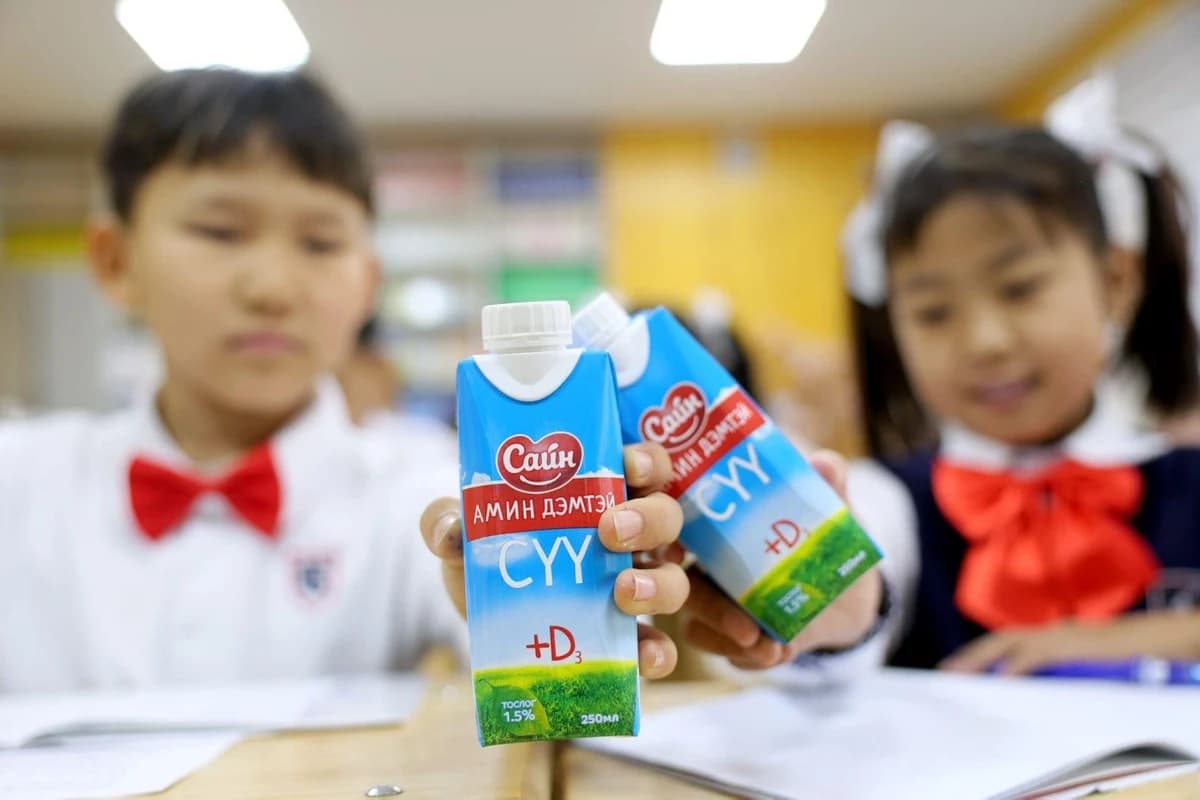 “Сүү хөтөлбөр”: “АПУ ДЭЙРИ” үйлдвэр үнээний сүүг европ стандартаар боловсруулж, Д аминдэмээр баяжуулсан “Сайн Д” брэндээ нийлүүлж байна