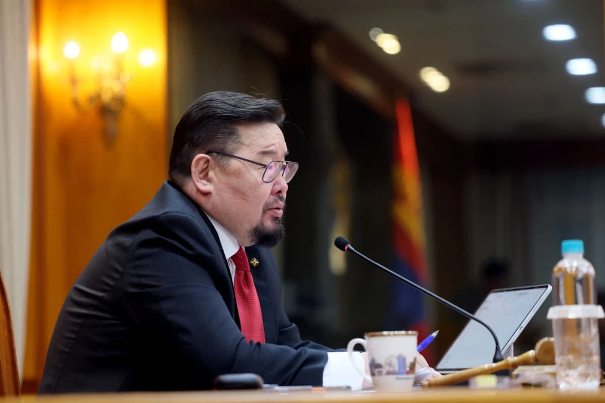 Монгол Улсын дархан хилийн зурваст газарт 34,227 га газар олгосон өмнөх Засгийн газрын хууль бус тогтоолыг хүчингүй болголоо