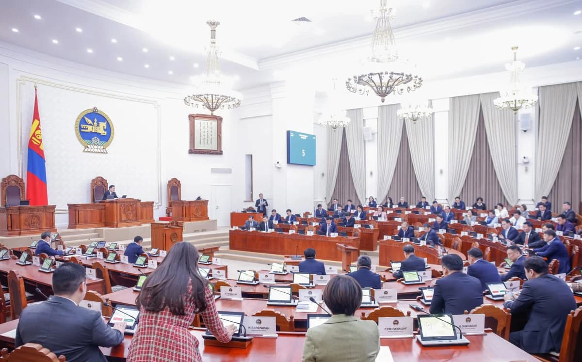 Парламентад тогтсон “даабль стандарт”: УИХ улстөрчдийн өдөр өнжүүлэх биш!