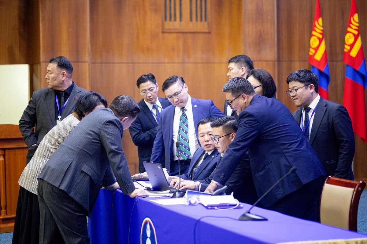 Ардчилсан намын шинээр сонгогдсон Улс төрийн зөвлөлийн гишүүд