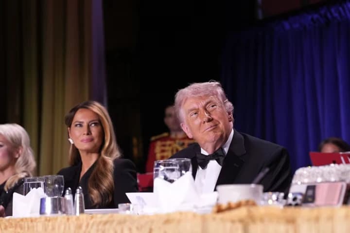 Трампын үдшийг бусниулсан гэнэтийн буун дуу