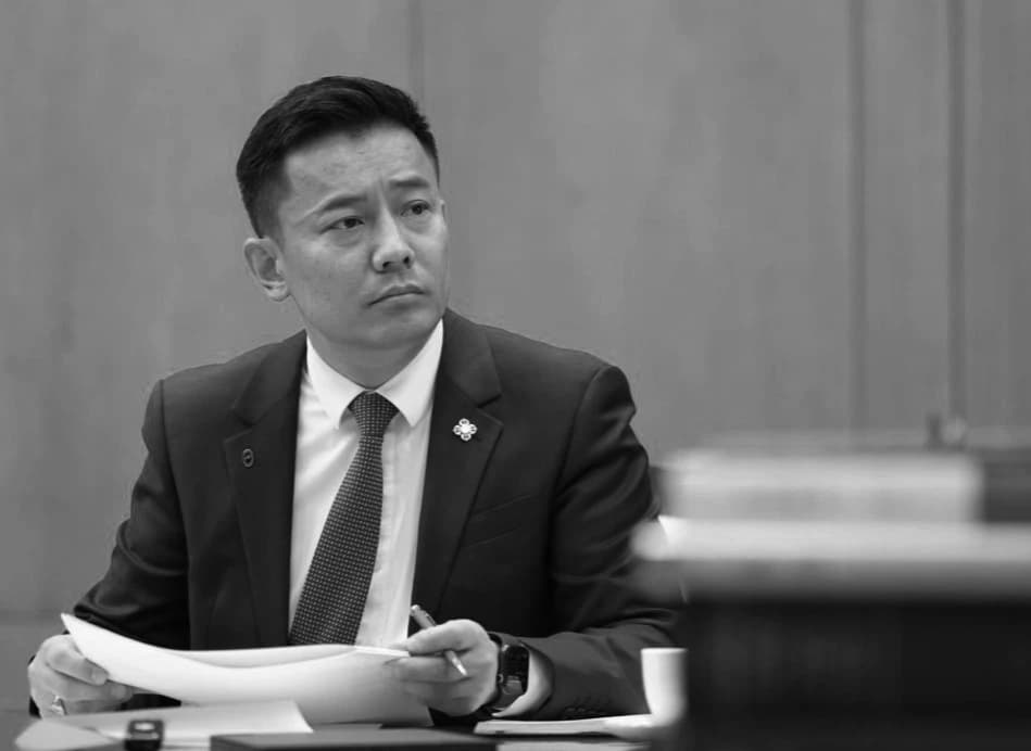 О.Батнайрамдалд өгөх зөвлөгөө: Оюутолгойгоор одоо шоудахаа боль!