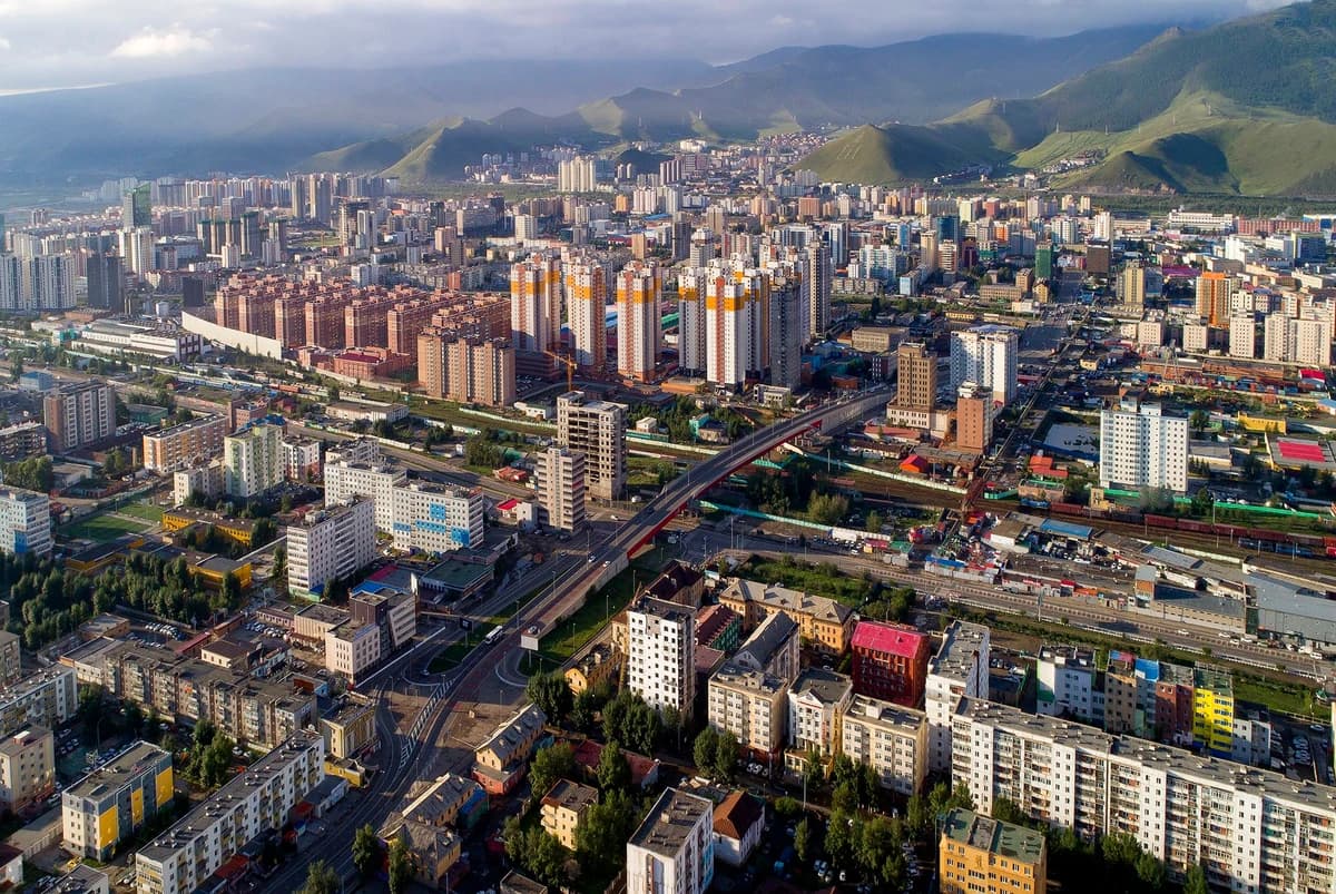 Дундаж давхаргаа ядуурлын ангалаас аврах уу, түлхэх үү