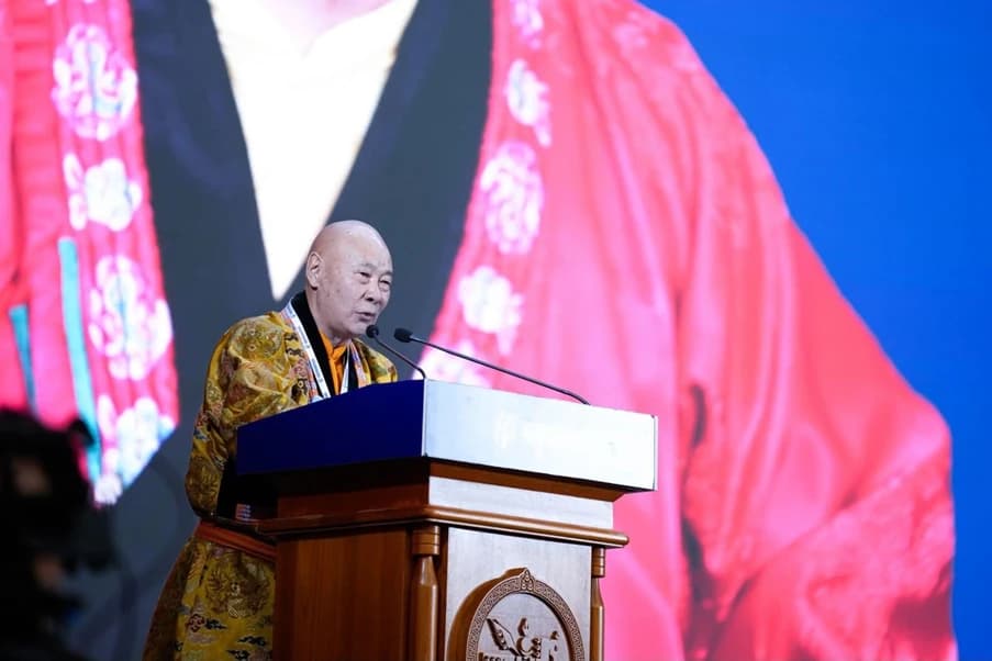 发展蒙古传统医学，完善法律环境