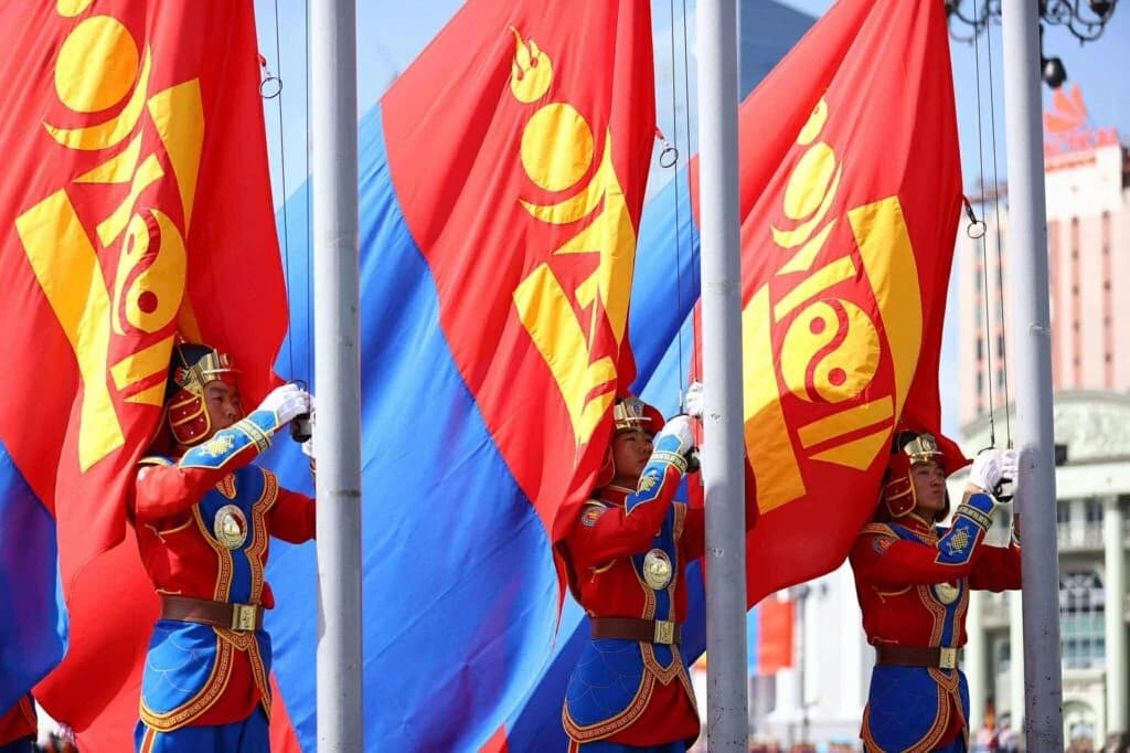 庆祝国旗日，举行阅兵仪式