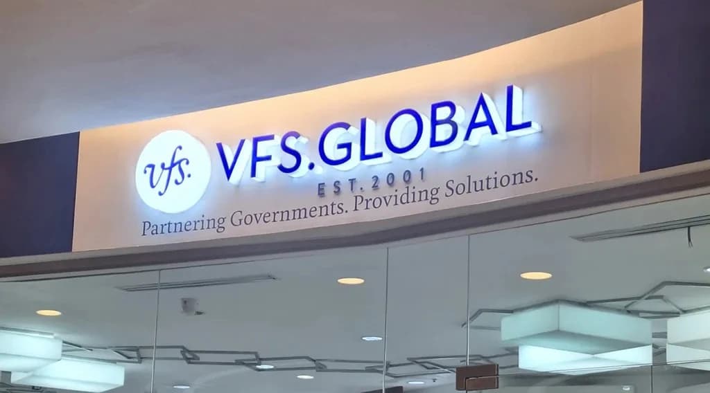 Виз зуучлалын VFS компани буурай орны иргэдийн зовлонгоор хөлжиж байгааг илчиллээ