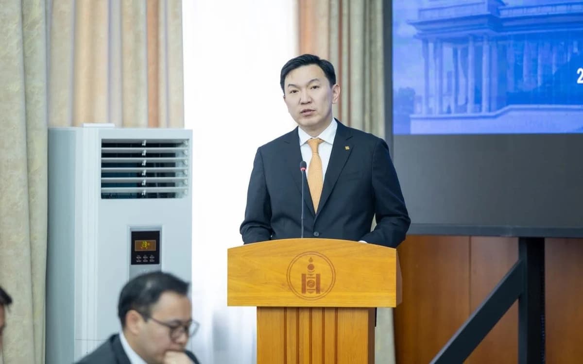 Ж·额尔赫斯 ：N·乌查日拉政府的“蜜月期”的三大政绩