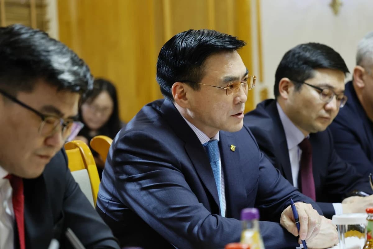 Хуульч, өмгөөлөгчдийн өмнө тулгамдсан асуудлуудыг шийдвэрлэхэд анхаарч ажиллана