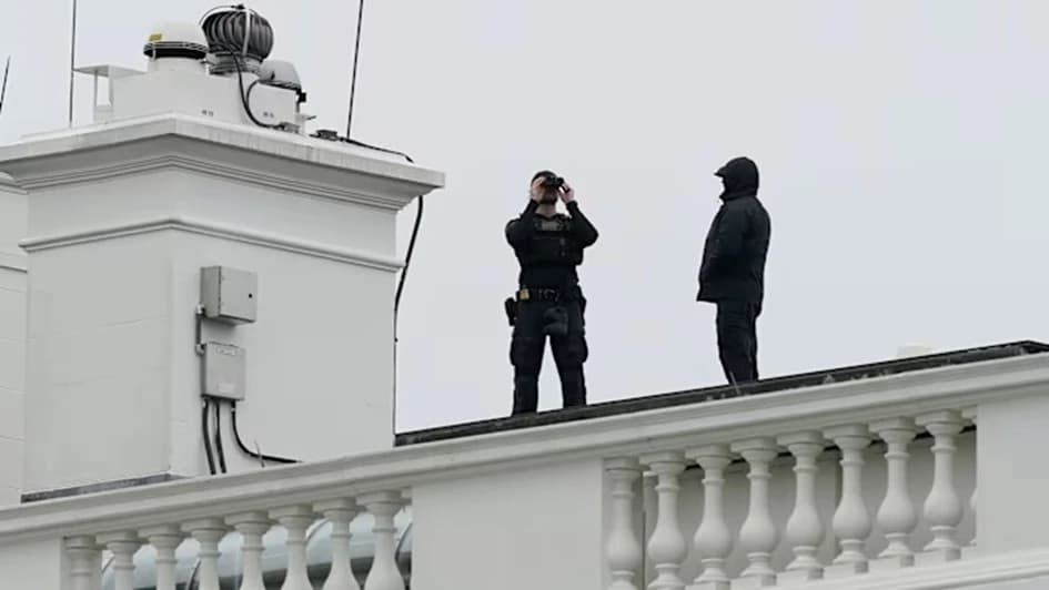 Цагаан ордны гаднах буудалцаан