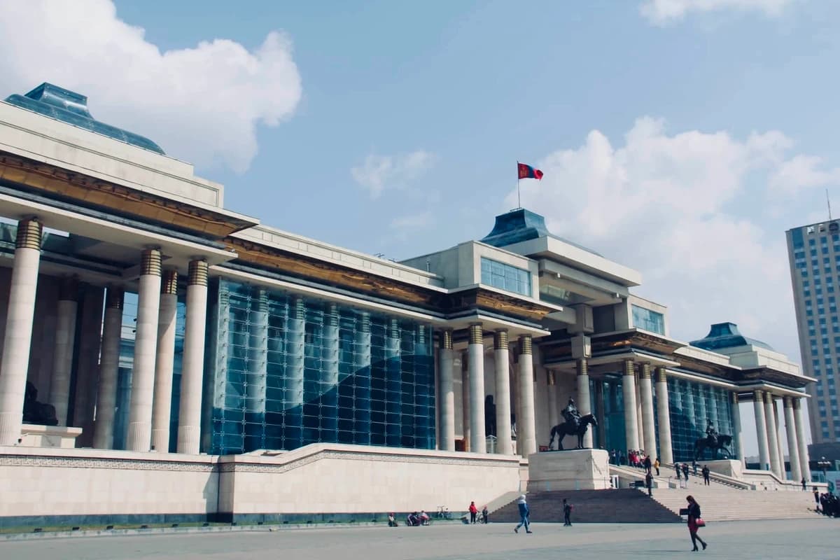 Төрийн өмчийг цөөлөх нь эдийн засгийн реформ биш улс төрийн реформ юм!
