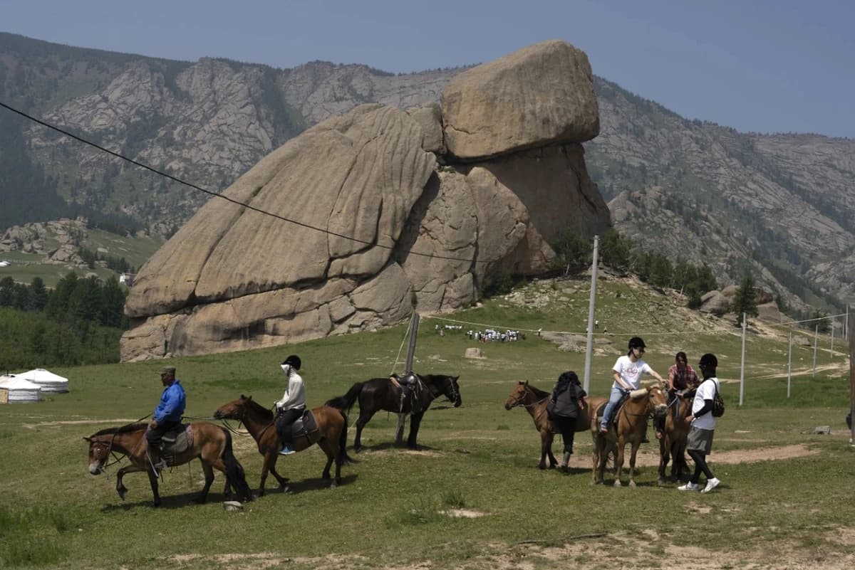 Mongolia's foreign tourist arrivals rise 32 pct in first 5 months