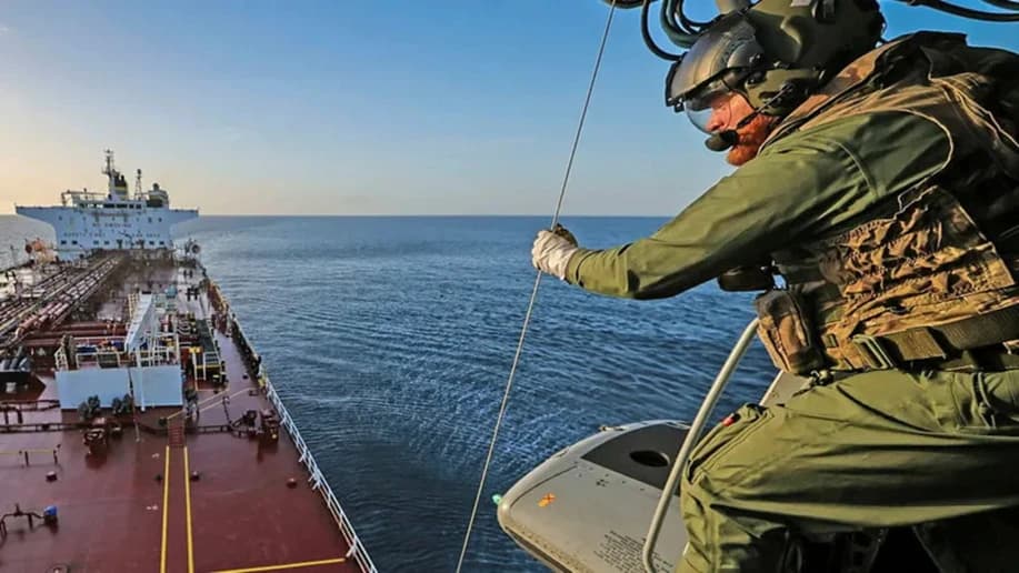 Хааны цэргүүд Оросын танкерыг саатууллаа
