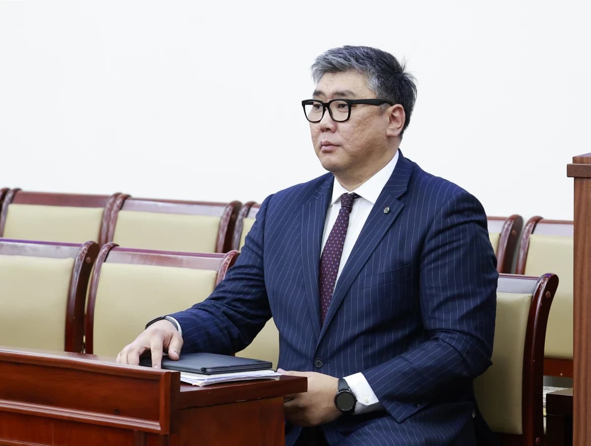 Монголбанкны Тэргүүн дэд ерөнхийлөгчөөр Э.Анарыг томиллоо
